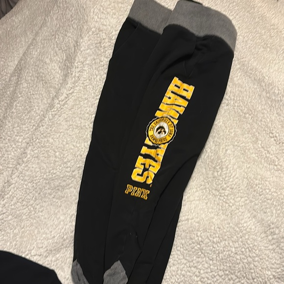 Gently used Iowa Hawkeyes sweats - Picture 2 of 8